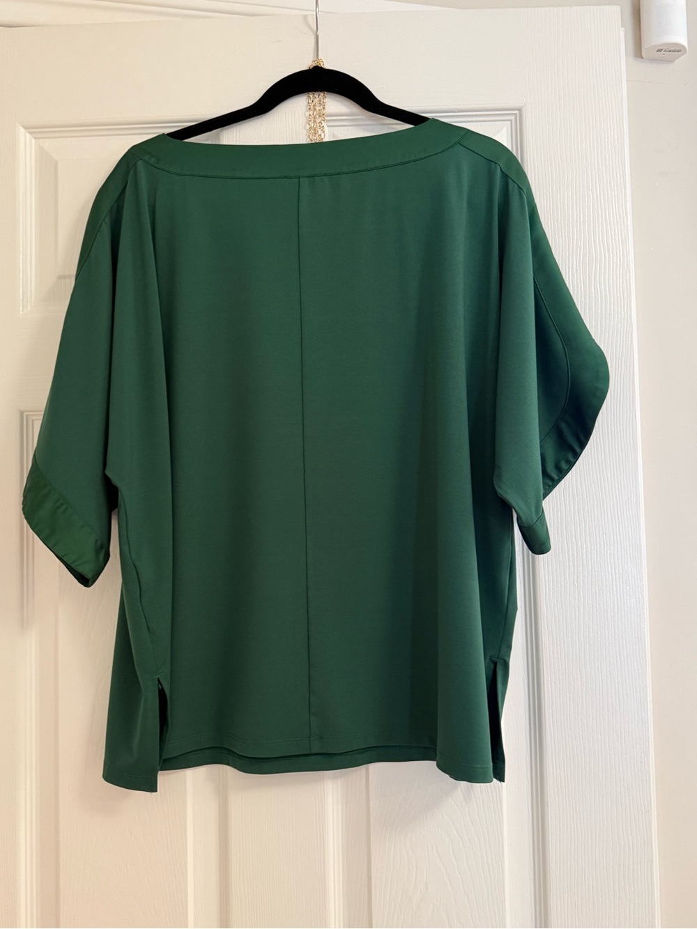 Chico's Emerald Green Short-Sleeve Tunic Top and Clover Green Gold Necklace - Picture 3 of 3